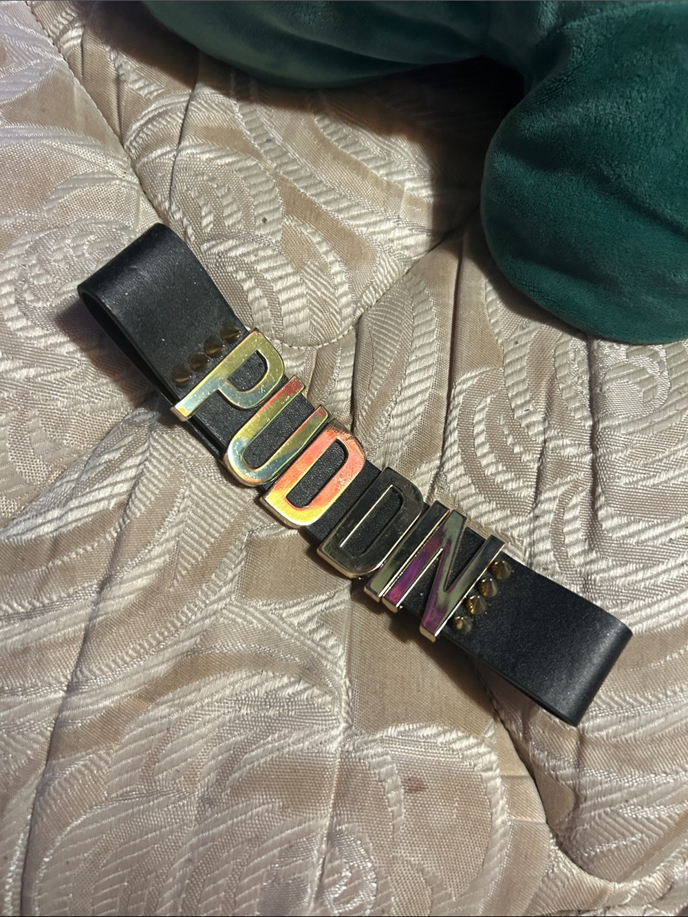 PUDDIN Letter Plate Black Leather choker